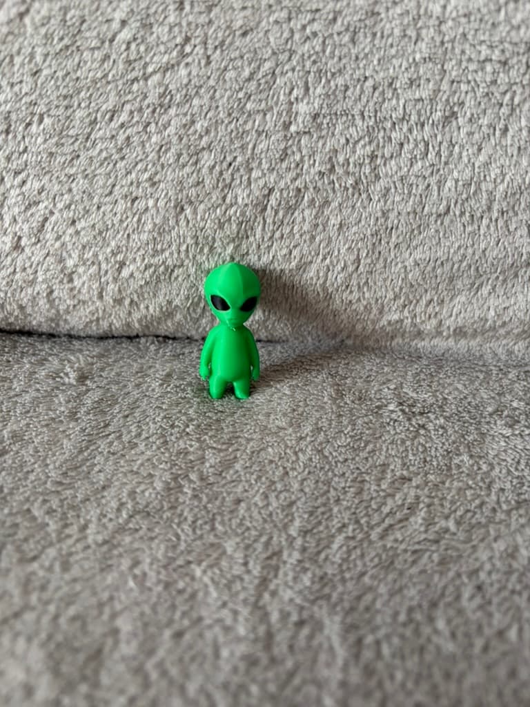 Grüne Alien-Figur aus PLA
