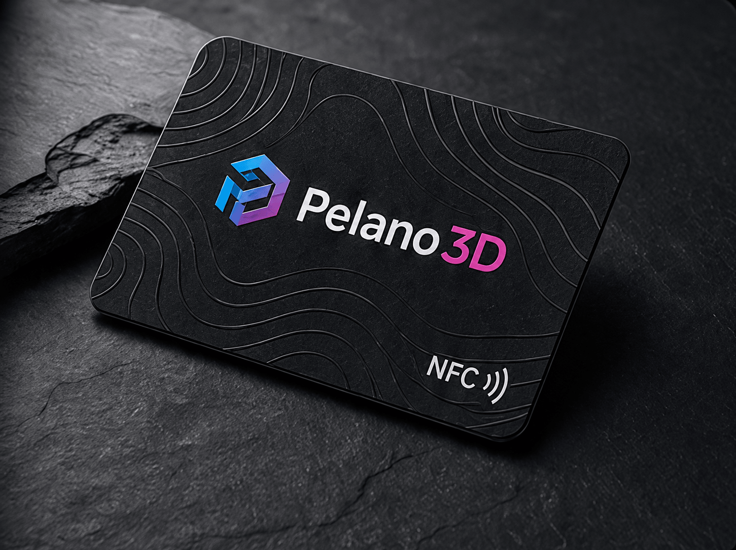 3D-gedruckte Pelano3D NFC-Visitenkarte auf Stein