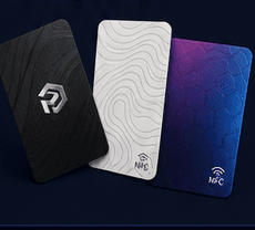 Drei individuell gestaltete NFC-Visitenkarten